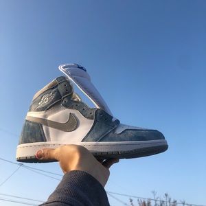 Jordan 1 hyper Royal
